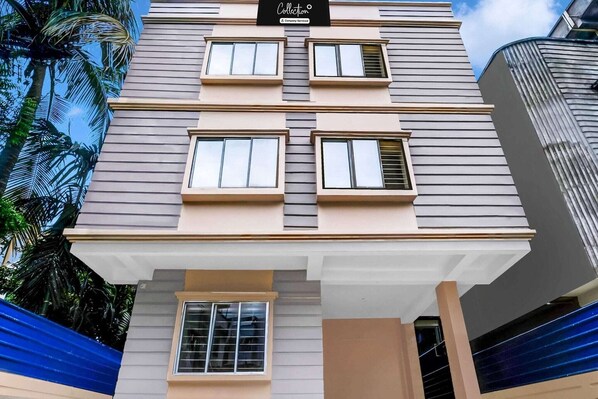 Unclassified image, 1 of 20, button - Collection O Lalganesh (Guwahati)