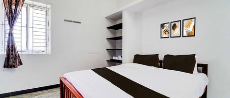 Skrivbord och sängkläder