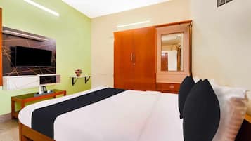 Escrivaninha, roupa de cama