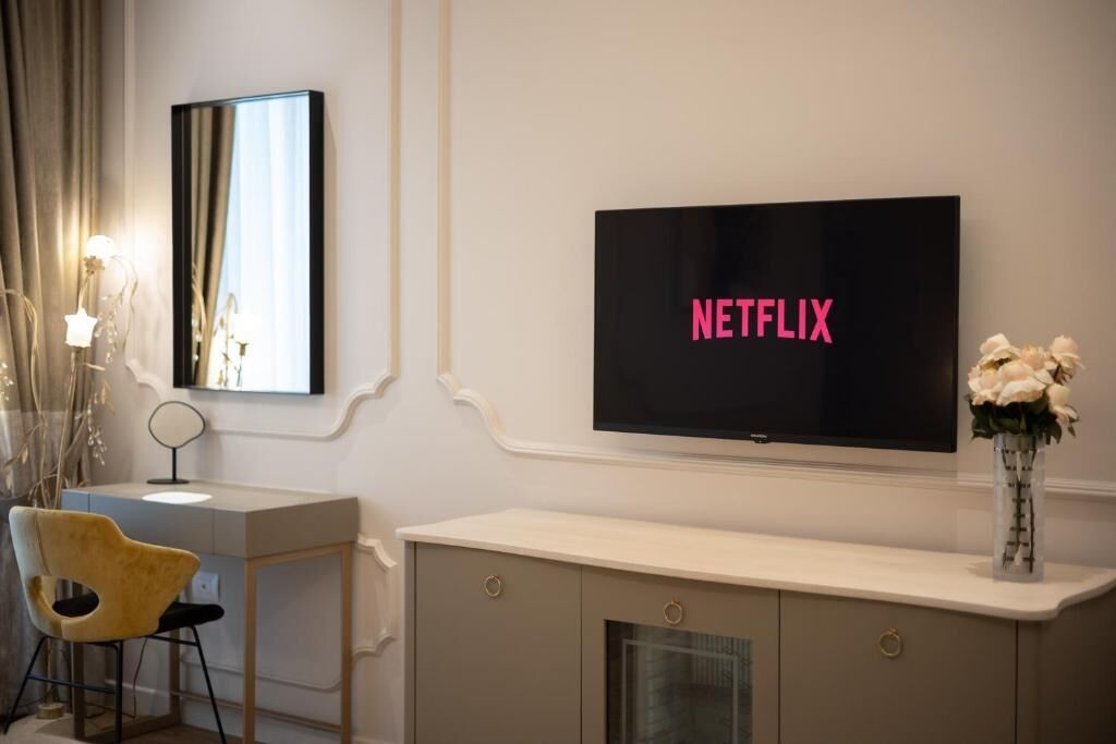 Deluxe Double Room, Balcony, City View | Interior