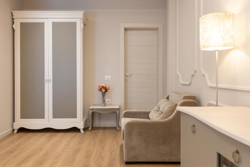 Superior Double Room, Balcony, City View | Interior