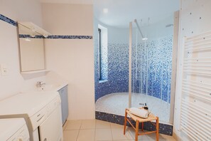 Douche, sèche-cheveux