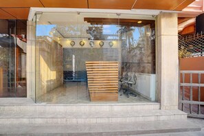 تفاصيل الفندق من الخارج