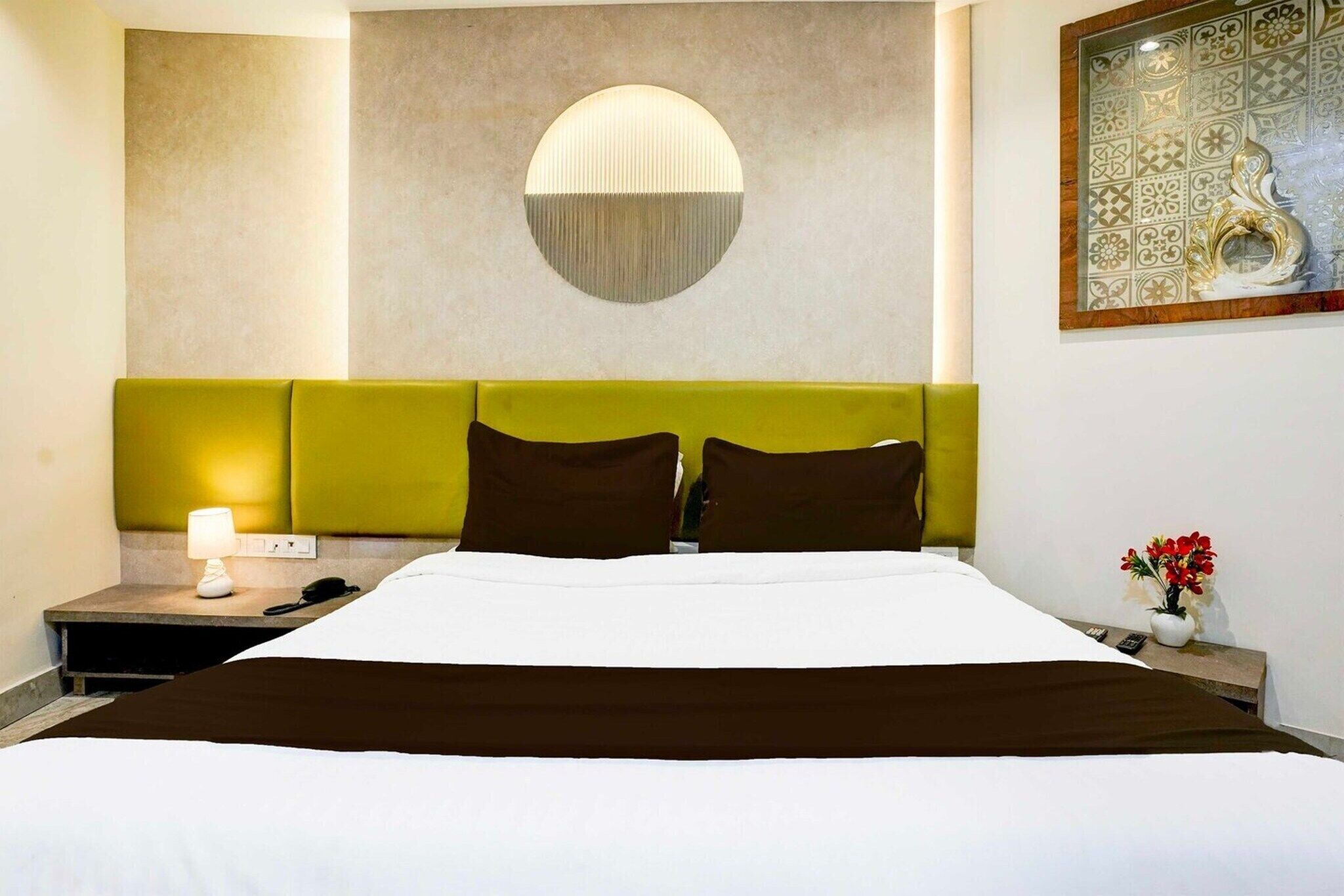 1 Schlafzimmer, Schreibtisch, Bettwäsche