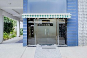 Unclassified image, 3 of 22, button - Collection O Chennai Pallavaram station (Chennai)