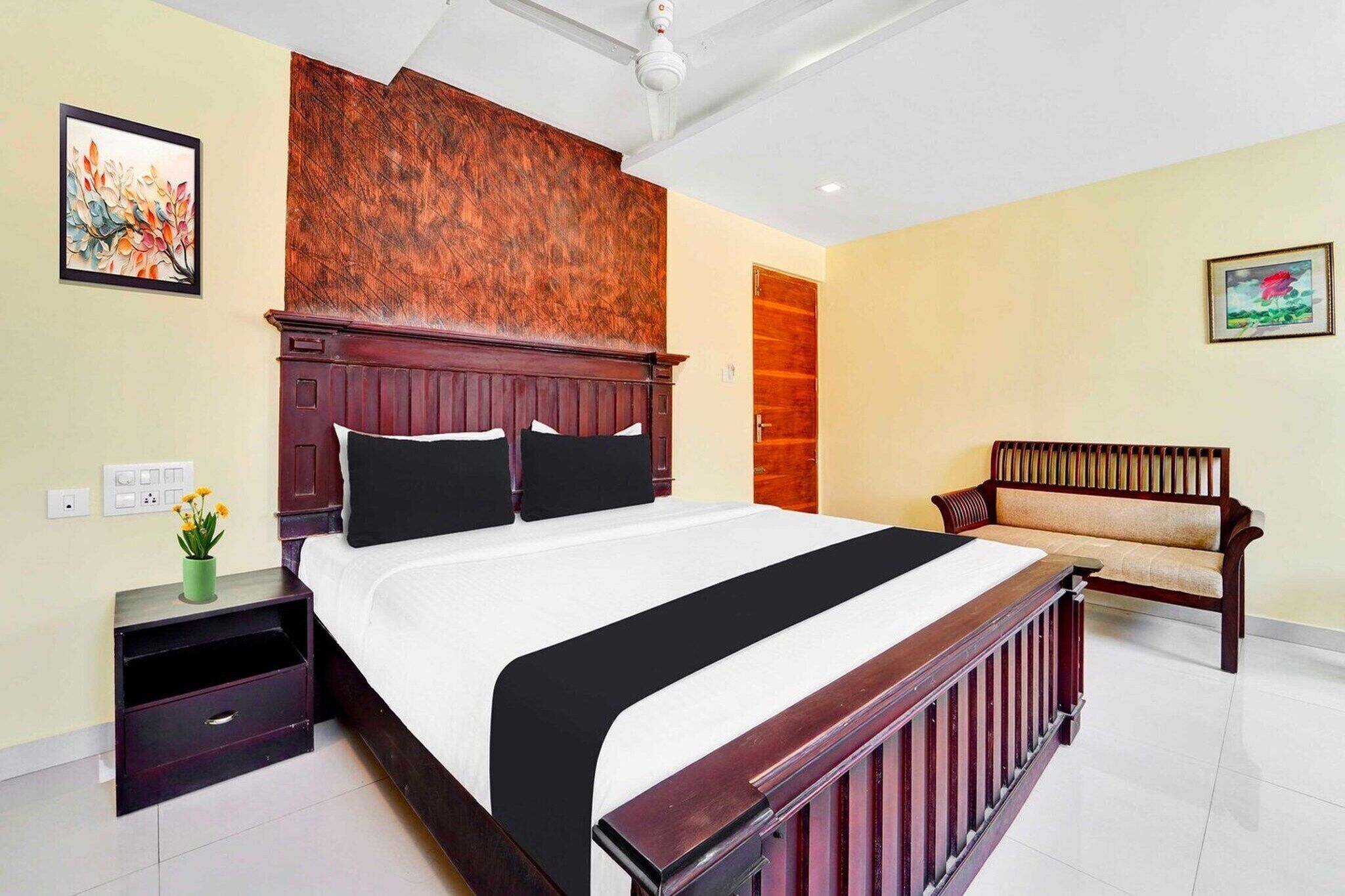 1 camera, una scrivania