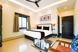 1 chambre, bureau, draps fournis