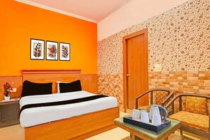 Escritorio y ropa de cama 