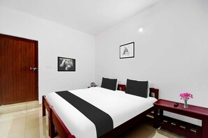 Unclassified image, 5 of 21, button - Collection O Sultan Bathery (Wayanad)