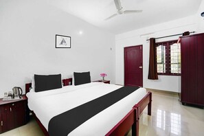 Unclassified image, 3 of 21, button - Collection O Sultan Bathery (Wayanad)