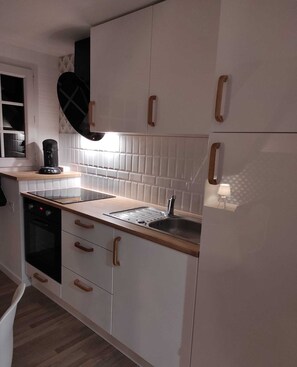 Micro-ondes, four, plaque de cuisson, lave-vaisselle