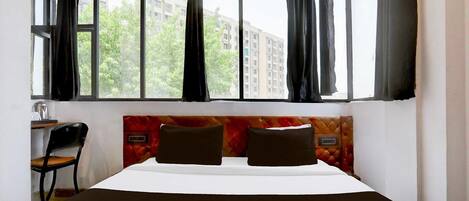 1 chambre, bureau, draps fournis