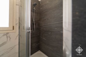 Shower, bidet, towels, shampoo - Villa Sunset Escape - Country Paradise with Pool (Solarino)
