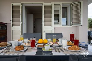Outdoor dining - Villa Sunset Escape - Country Paradise with Pool (Solarino)