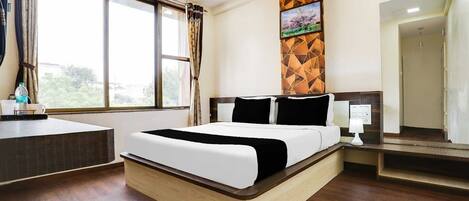 1 bedroom, desk, bed sheets