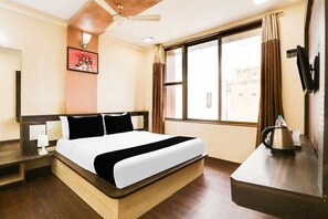 1 habitación, escritorio y ropa de cama 