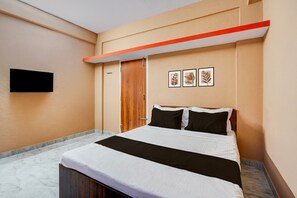 1 habitación, escritorio y ropa de cama 