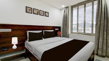 1 chambre, bureau, draps fournis