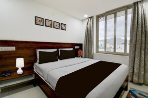 1 chambre, bureau, draps fournis