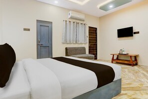 1 habitación, escritorio y ropa de cama 