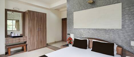 1 chambre, bureau, draps fournis