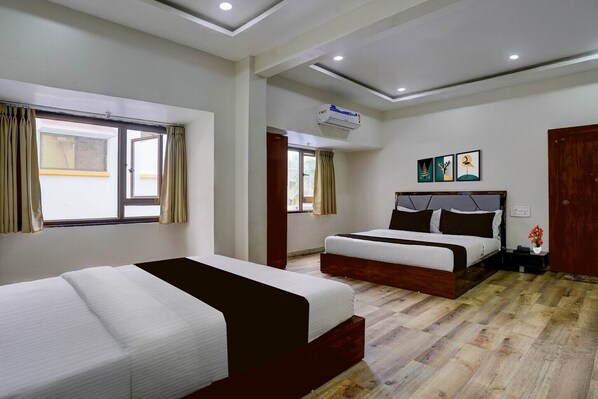 1 habitación, escritorio y ropa de cama 