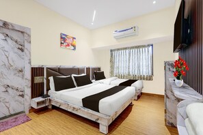 1 dormitori, escriptori i roba de llit 