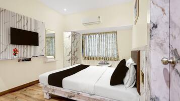 1 bedroom, desk, bed sheets