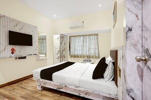 1 dormitori, escriptori i roba de llit 