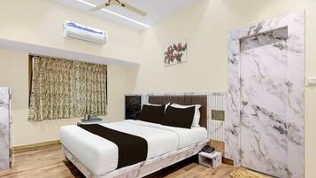 1 bedroom, desk, bed sheets