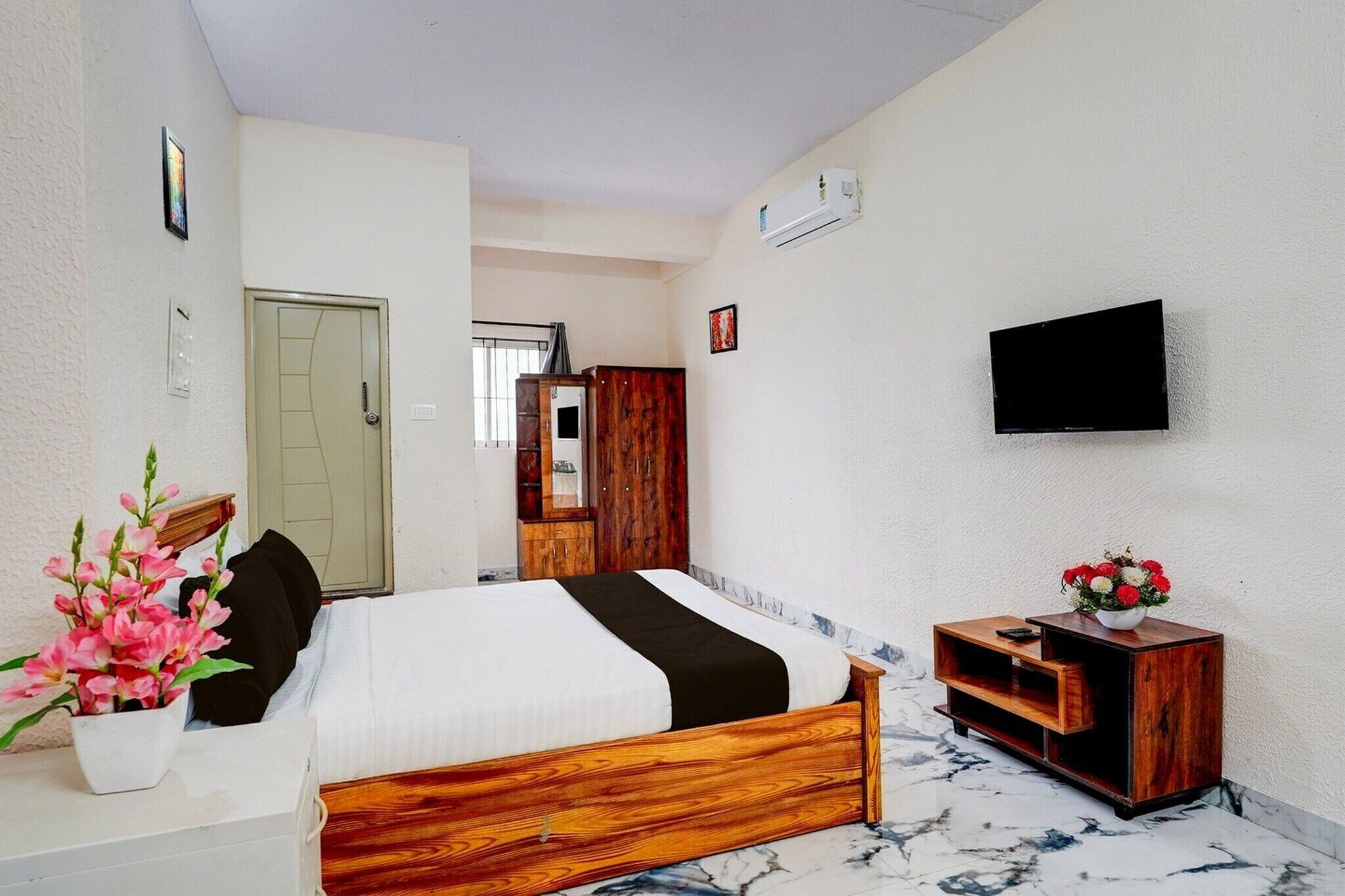 1 Schlafzimmer, Schreibtisch, Bettwäsche