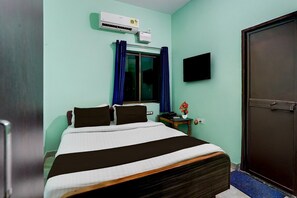 デスク、ベッドシーツ