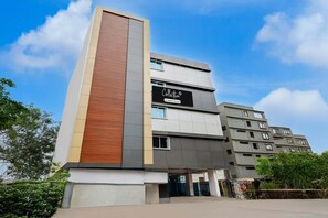 Unclassified image, 2 of 27, button - Collection O Mahanadu Road Vijayawada (Vijayawada)