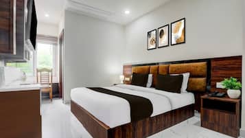 1 bedroom, desk, bed sheets