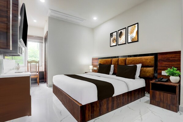 1 habitación, escritorio y ropa de cama 