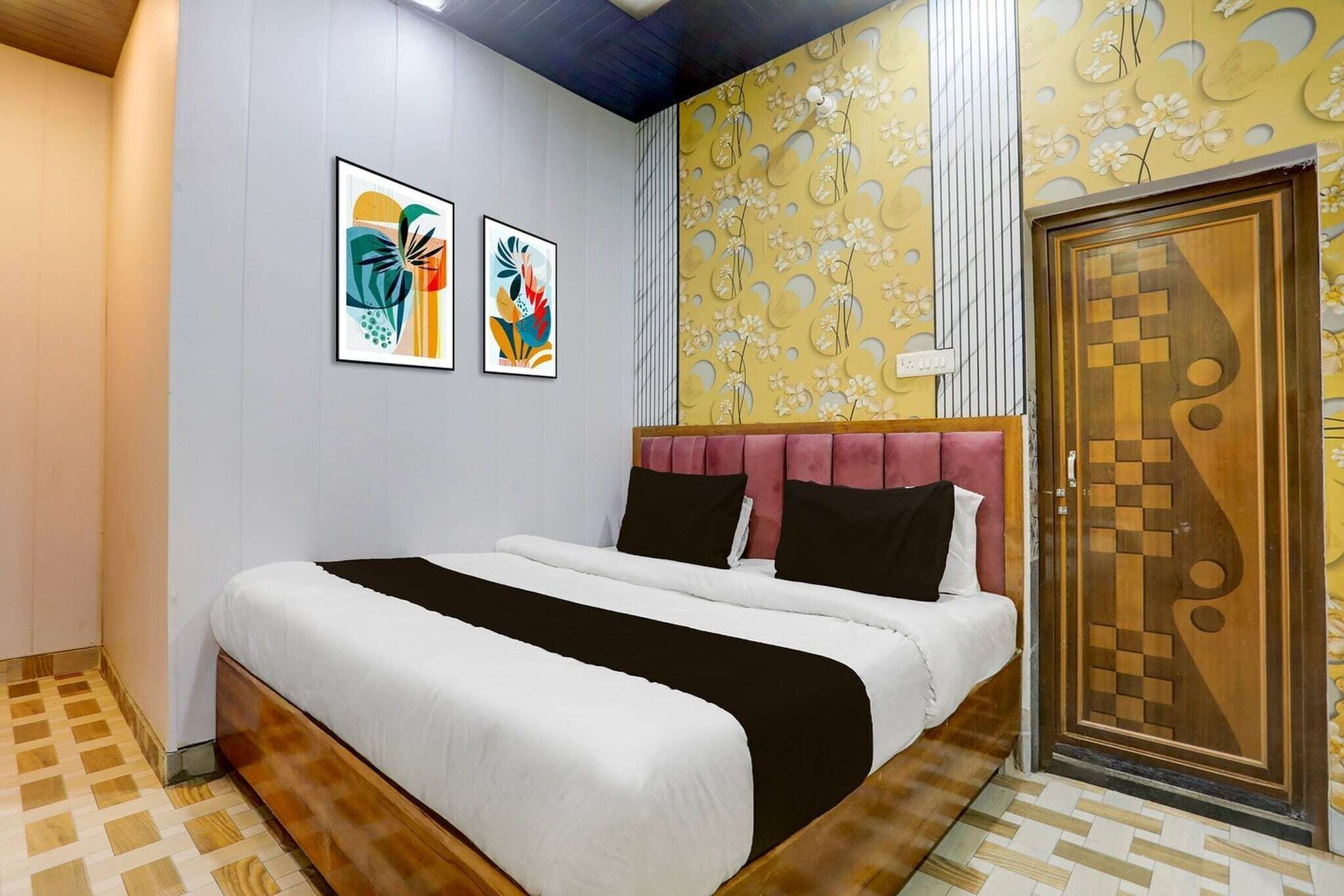 1 habitación, escritorio y ropa de cama 