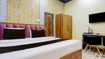 1 Schlafzimmer, Schreibtisch, Bettwäsche