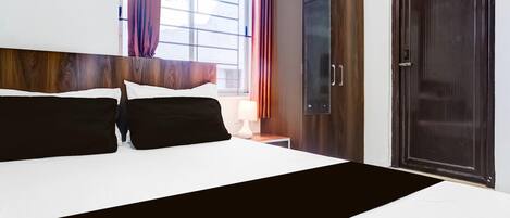 1 bedroom, desk, bed sheets