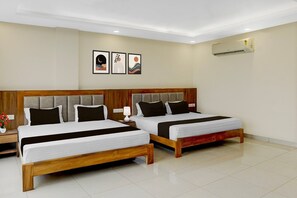 1 habitación, escritorio y ropa de cama 