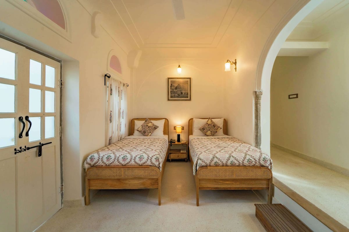 Grand Twin Room | Desk, free WiFi