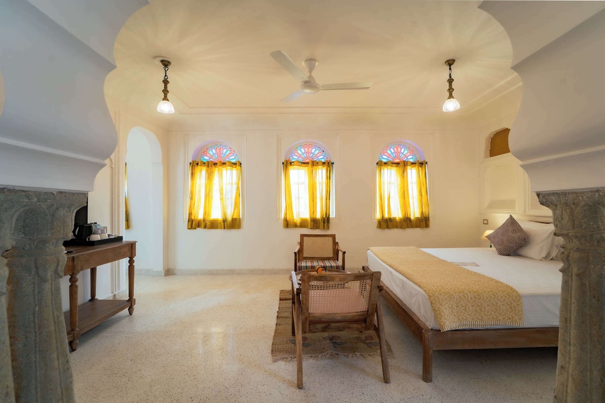 Yuvraj Suite Room | Desk, free WiFi