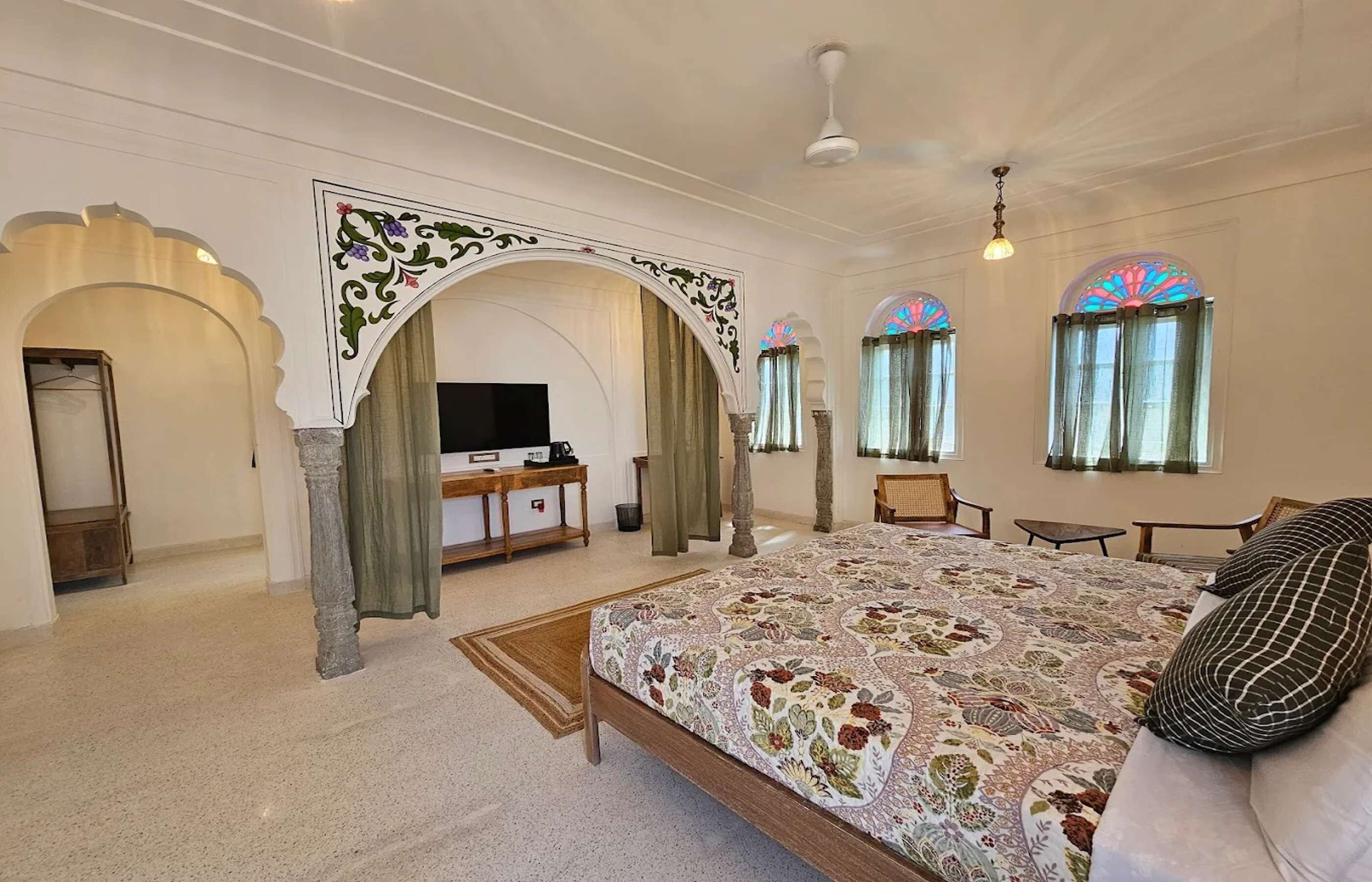 Classic Room | Desk, free WiFi