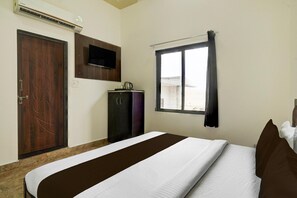 1 habitación, escritorio y ropa de cama 