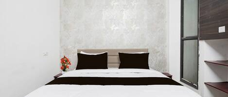 デスク、ベッドシーツ