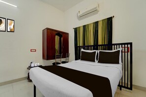 1 bedroom, desk, bed sheets