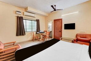 Desk, bed sheets - Collection O Nanmangalam Lake (Chennai)