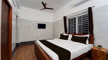 1 bedroom, desk, bed sheets