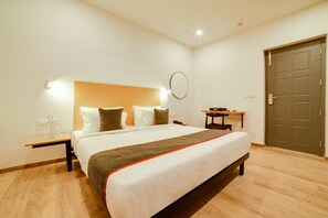 1 Schlafzimmer, Schreibtisch, Bettwäsche