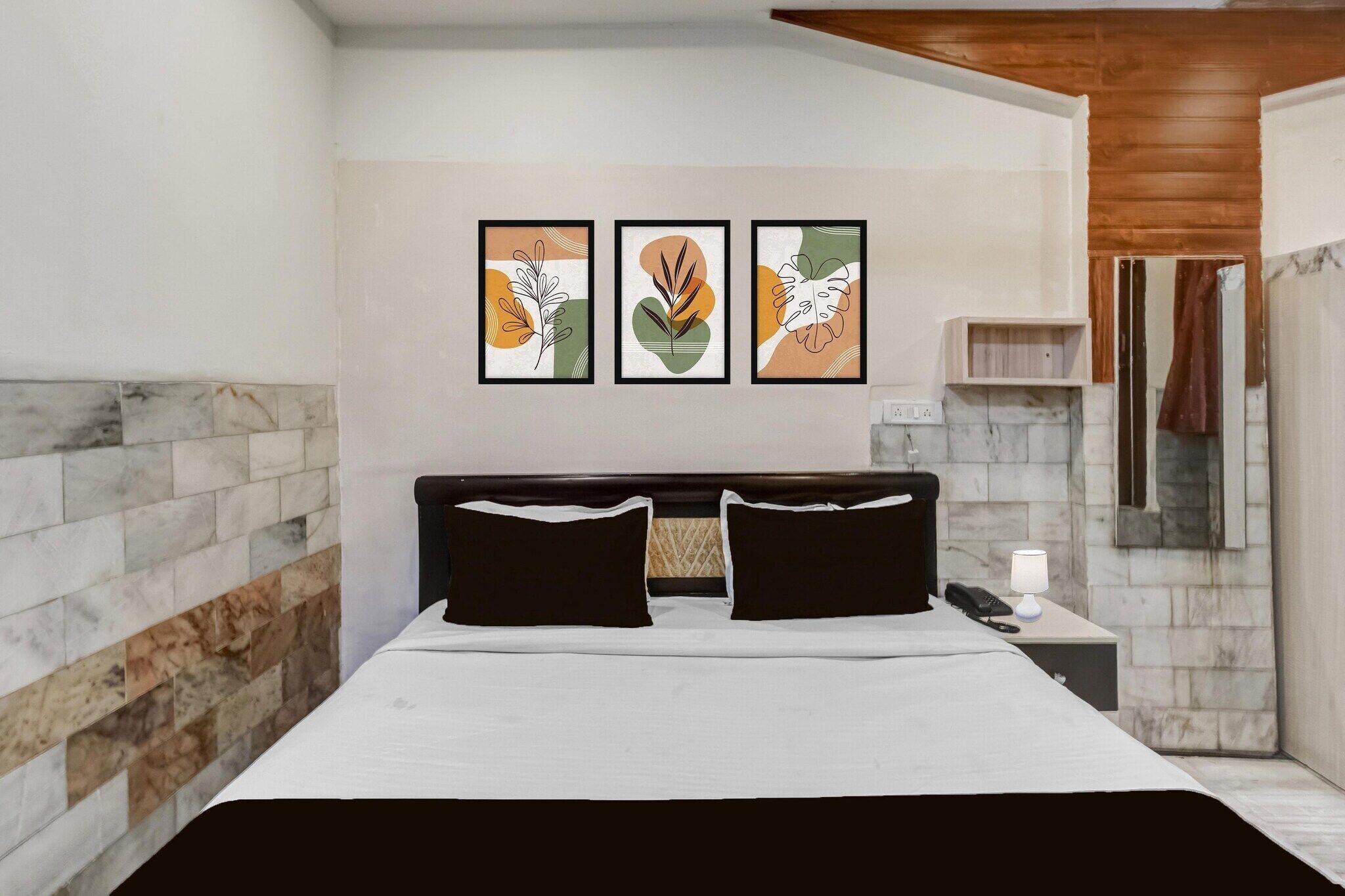 1 bedroom, desk, bed sheets