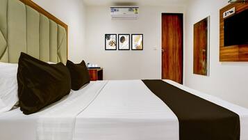 1 Schlafzimmer, Schreibtisch, Bettwäsche